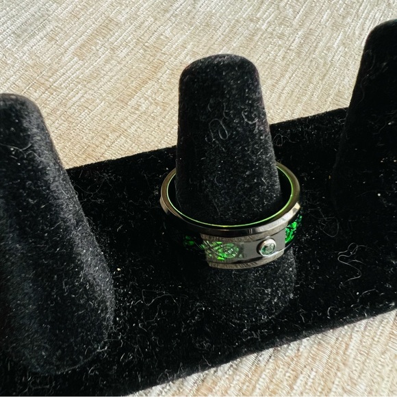 Ring w Black Dragon Pattern & Green Carbon Fiber Inlay Stainless Steel Size 10 - Picture 6 of 6